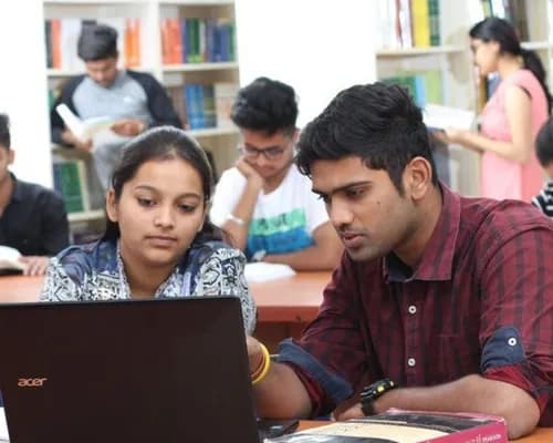 Should You Choose College or Course First? image