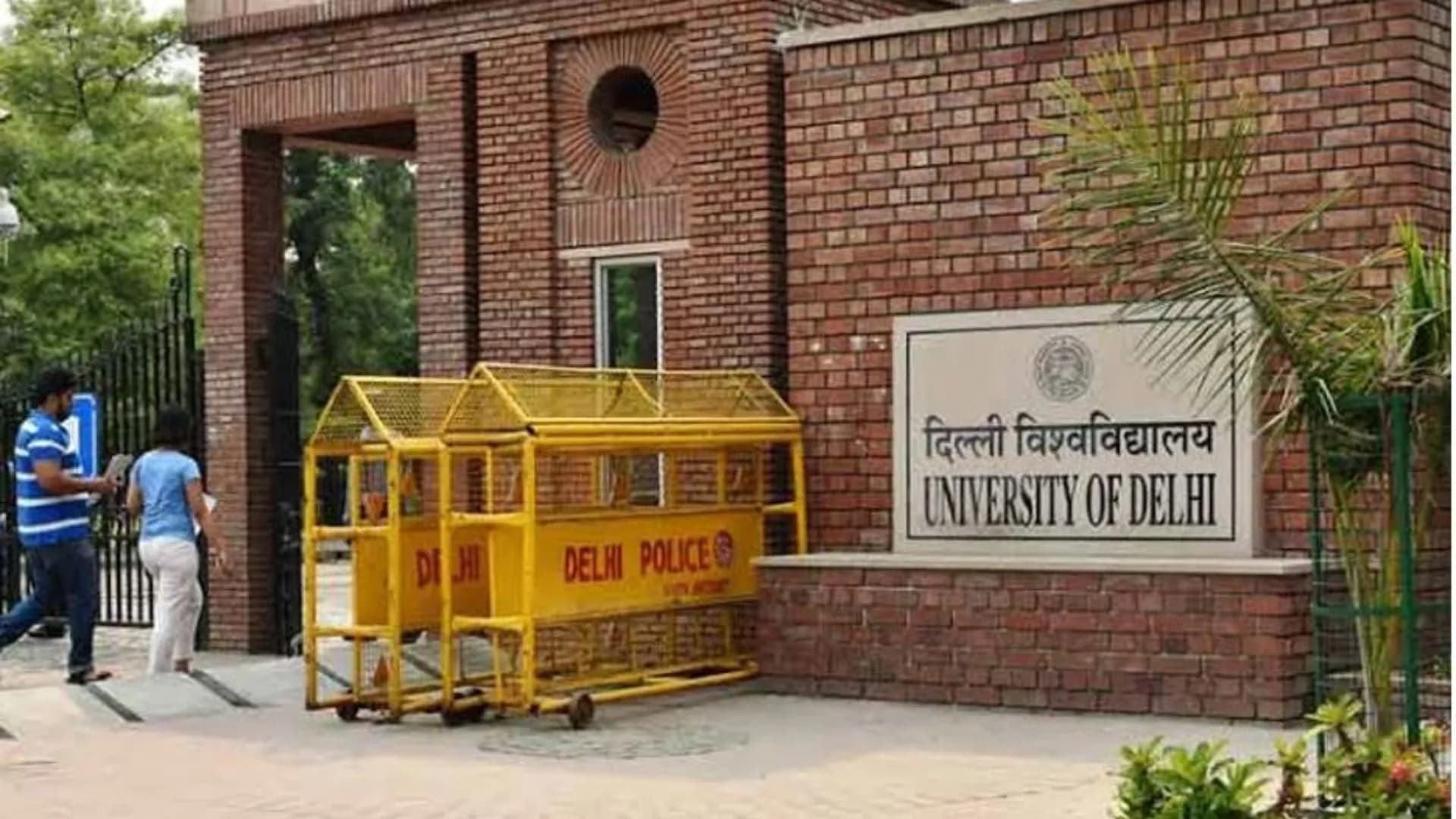 Top Factors to Consider When Selecting Your Dream University image